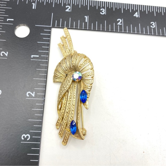 Vintage Gold Tone Blue Rhinestone Brooch - Picture 6 of 7